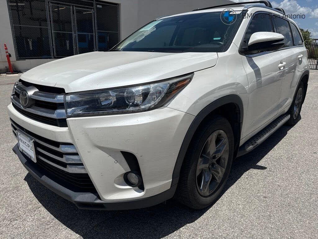 2017 TOYOTA Highlander