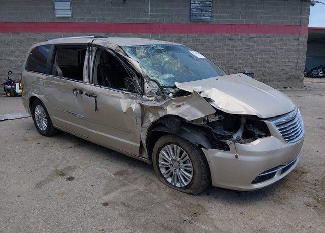 2015 CHRYSLER Town and Country