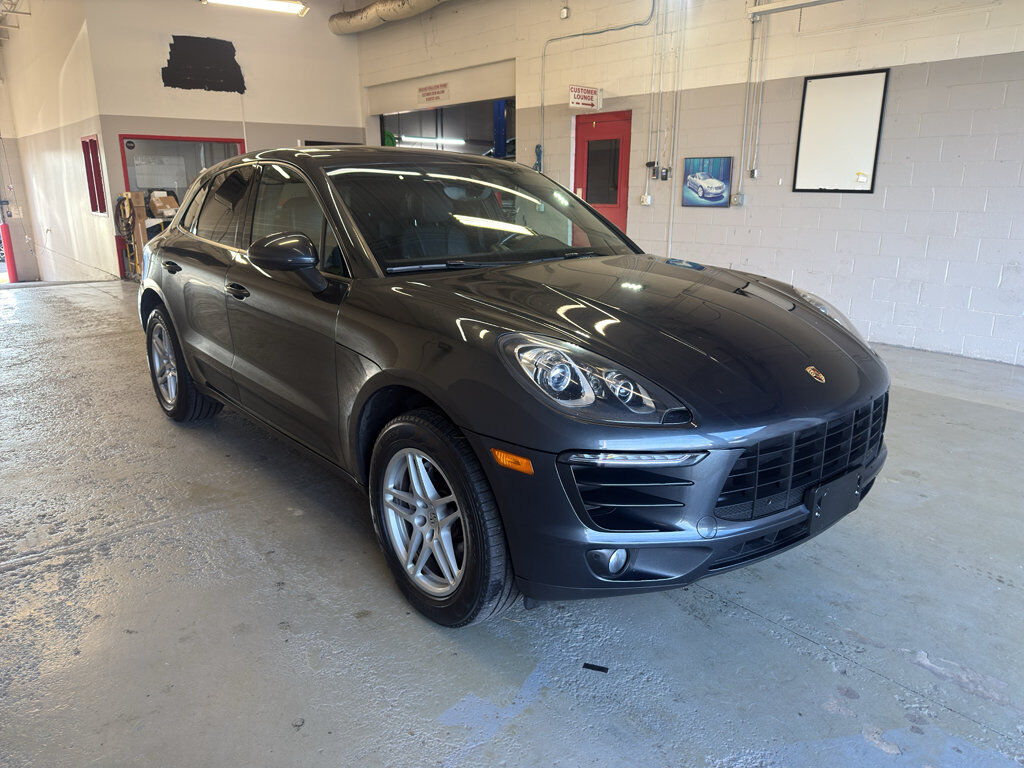 2017 PORSCHE Macan