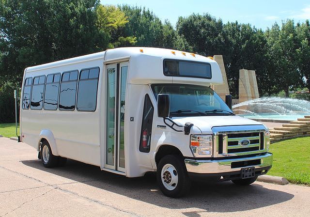 2019 FORD E-450
