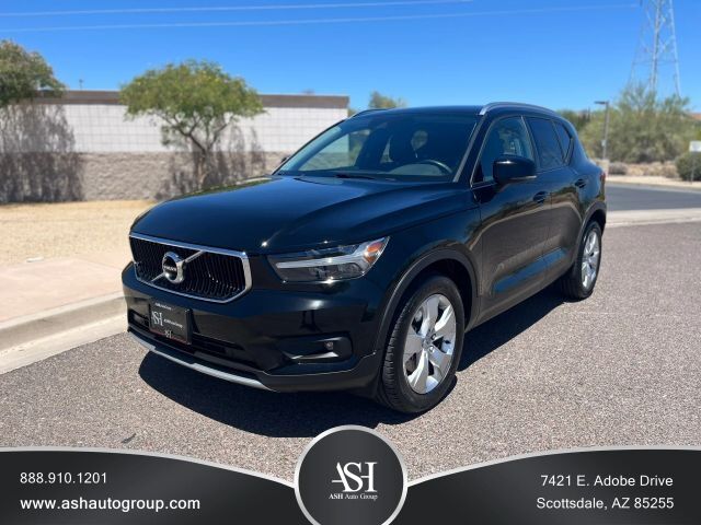 2021 VOLVO XC40