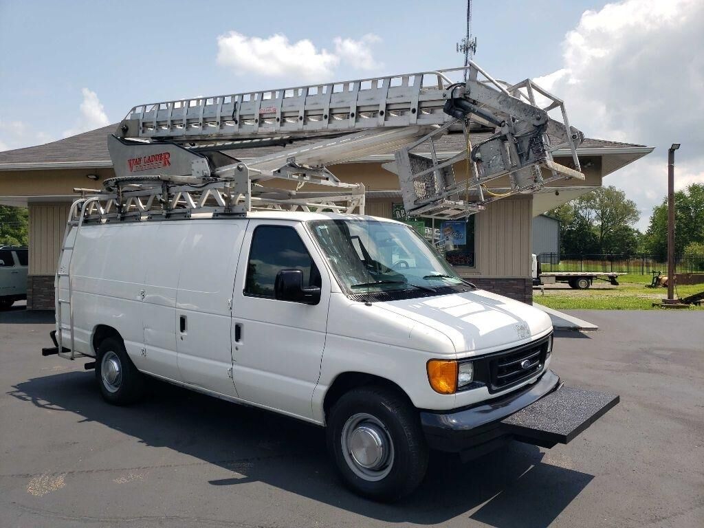 2005 FORD E-350