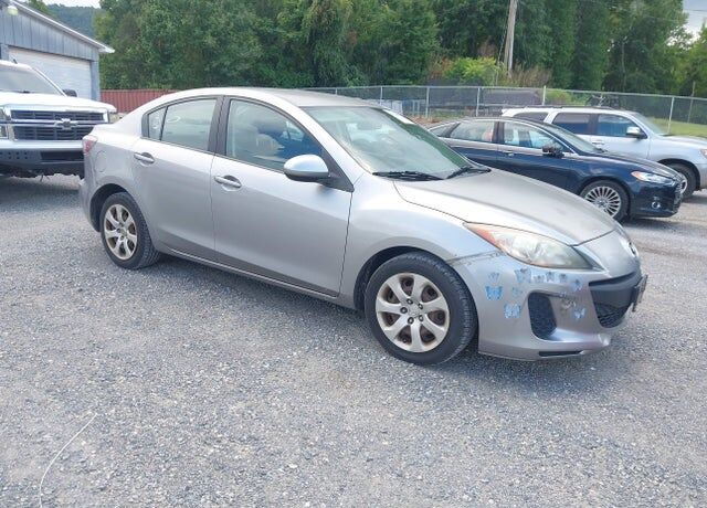 2013 MAZDA Mazda3