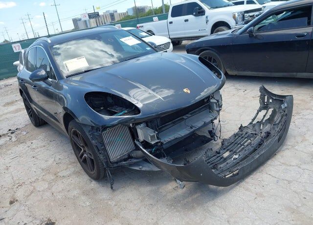 2020 PORSCHE Macan