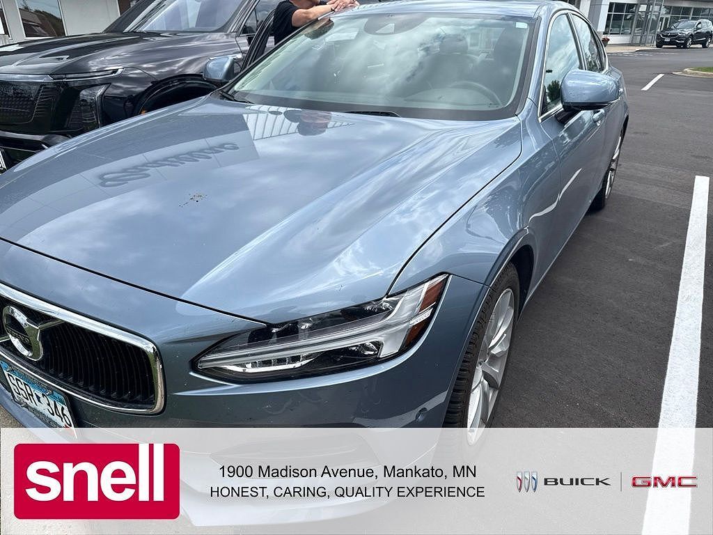 2017 VOLVO S90