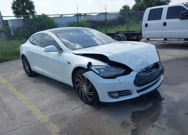 2015 TESLA Model S