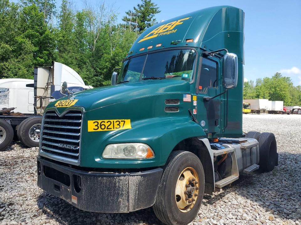 2017 MACK CXU