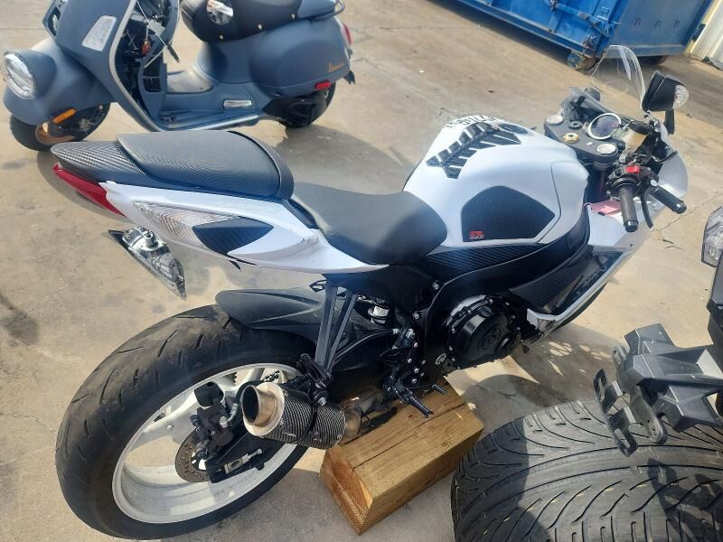 2019 SUZUKI GSX-R600L9