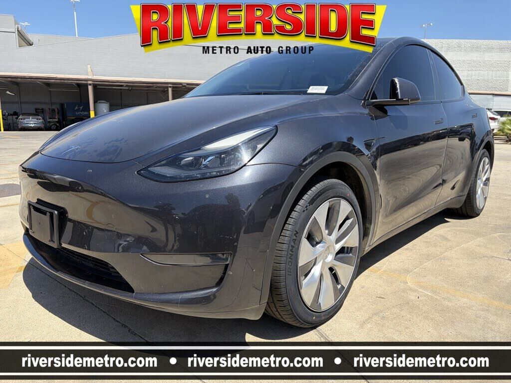 2024 TESLA Model Y