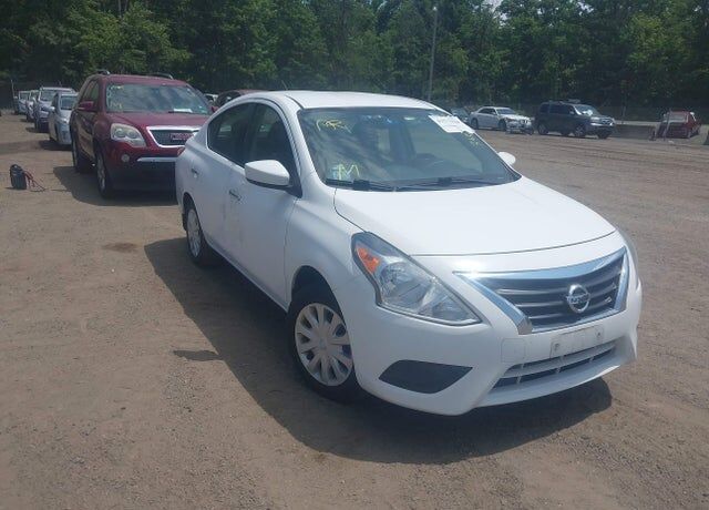 2015 NISSAN Versa