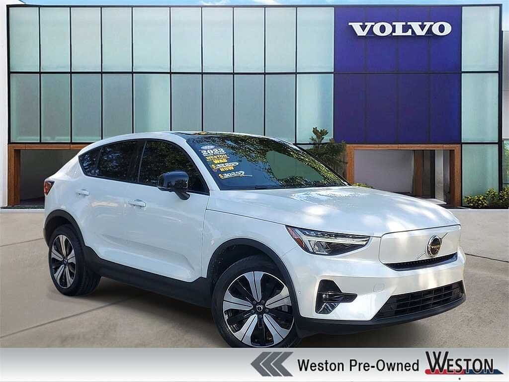 2023 VOLVO C40