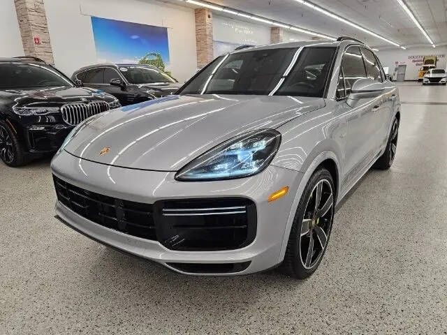 2022 PORSCHE Cayenne
