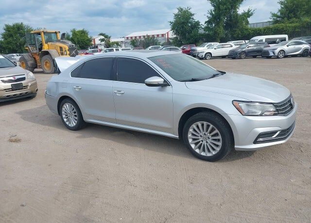 2016 VOLKSWAGEN Passat