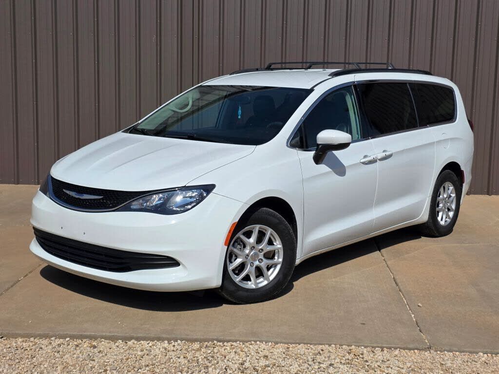 2020 CHRYSLER Voyager