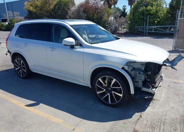 2022 VOLVO XC90