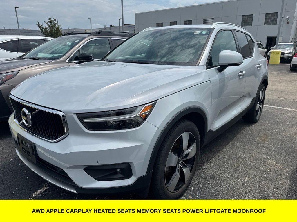 2021 VOLVO XC40