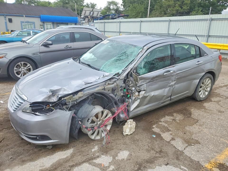 2014 CHRYSLER 200
