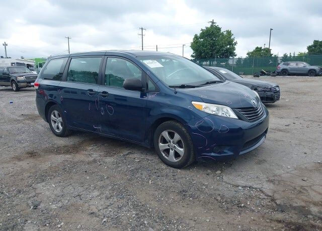 2011 TOYOTA Sienna
