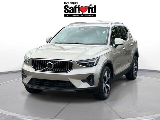 2024 VOLVO XC40