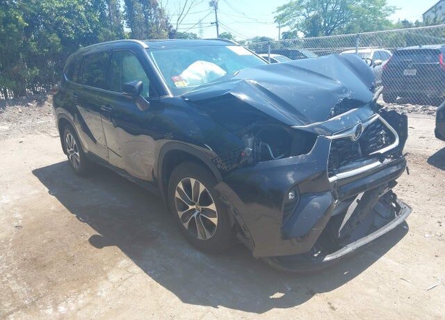 2022 TOYOTA Highlander