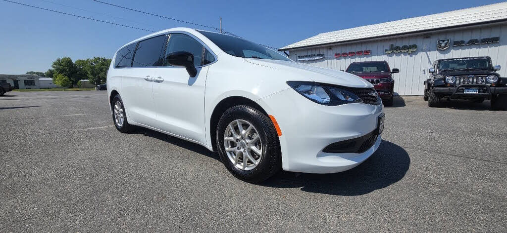 2024 CHRYSLER Voyager