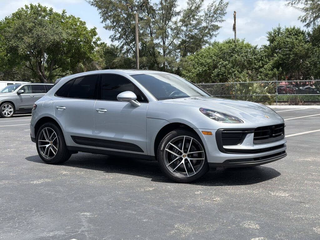 2024 PORSCHE Macan