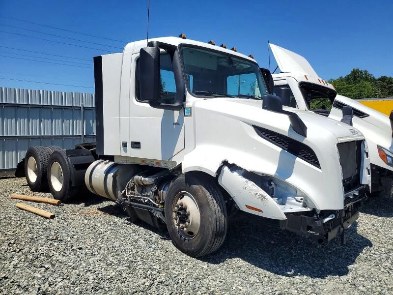 2025 VOLVO TRUCK VNL