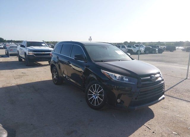 2017 TOYOTA Highlander