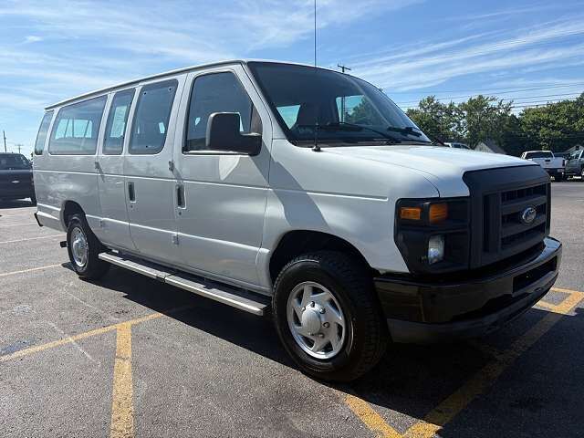 2013 FORD E-350