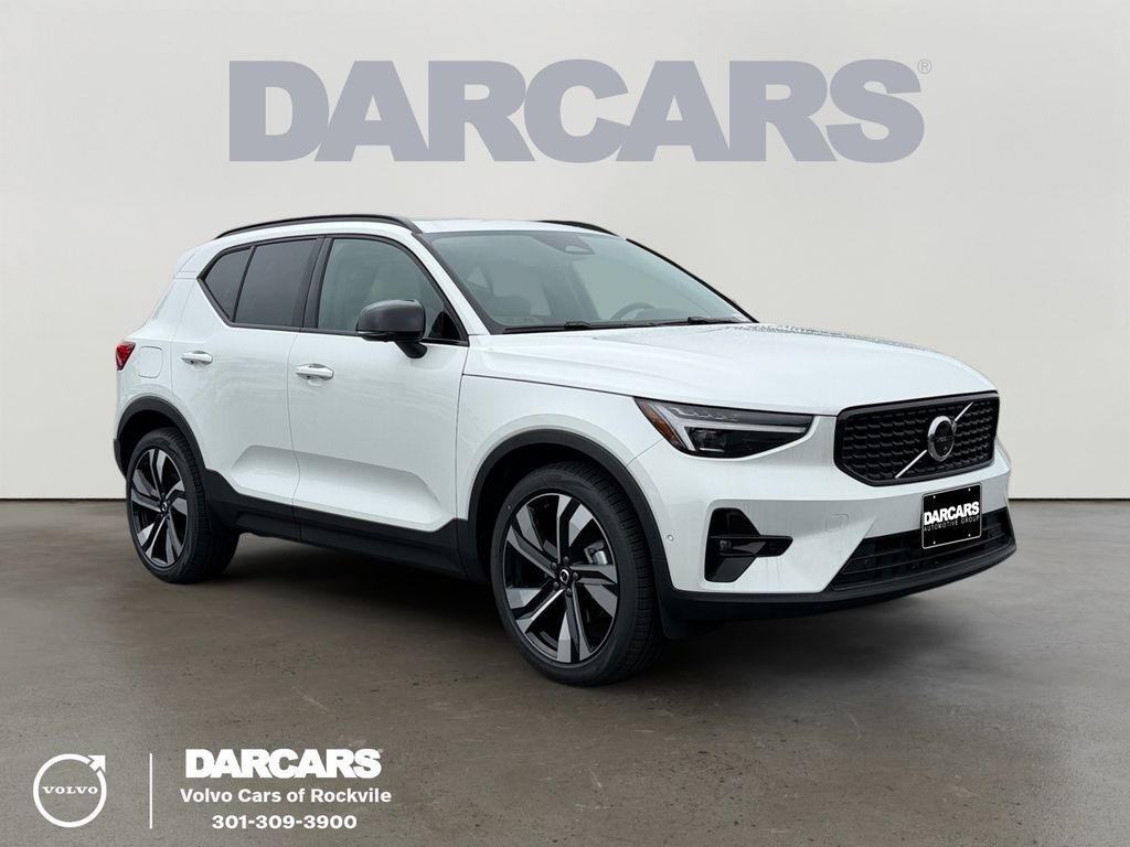 2026 VOLVO XC40