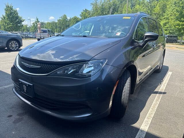 2020 CHRYSLER Voyager
