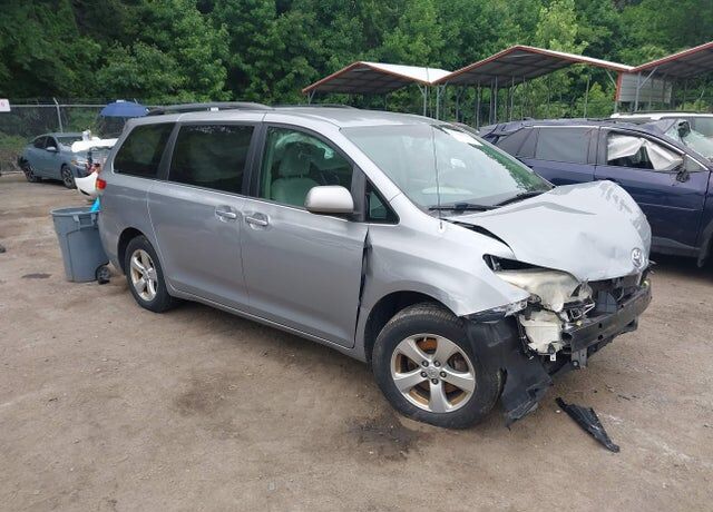 2013 TOYOTA Sienna