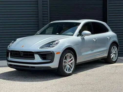 2026 PORSCHE Macan