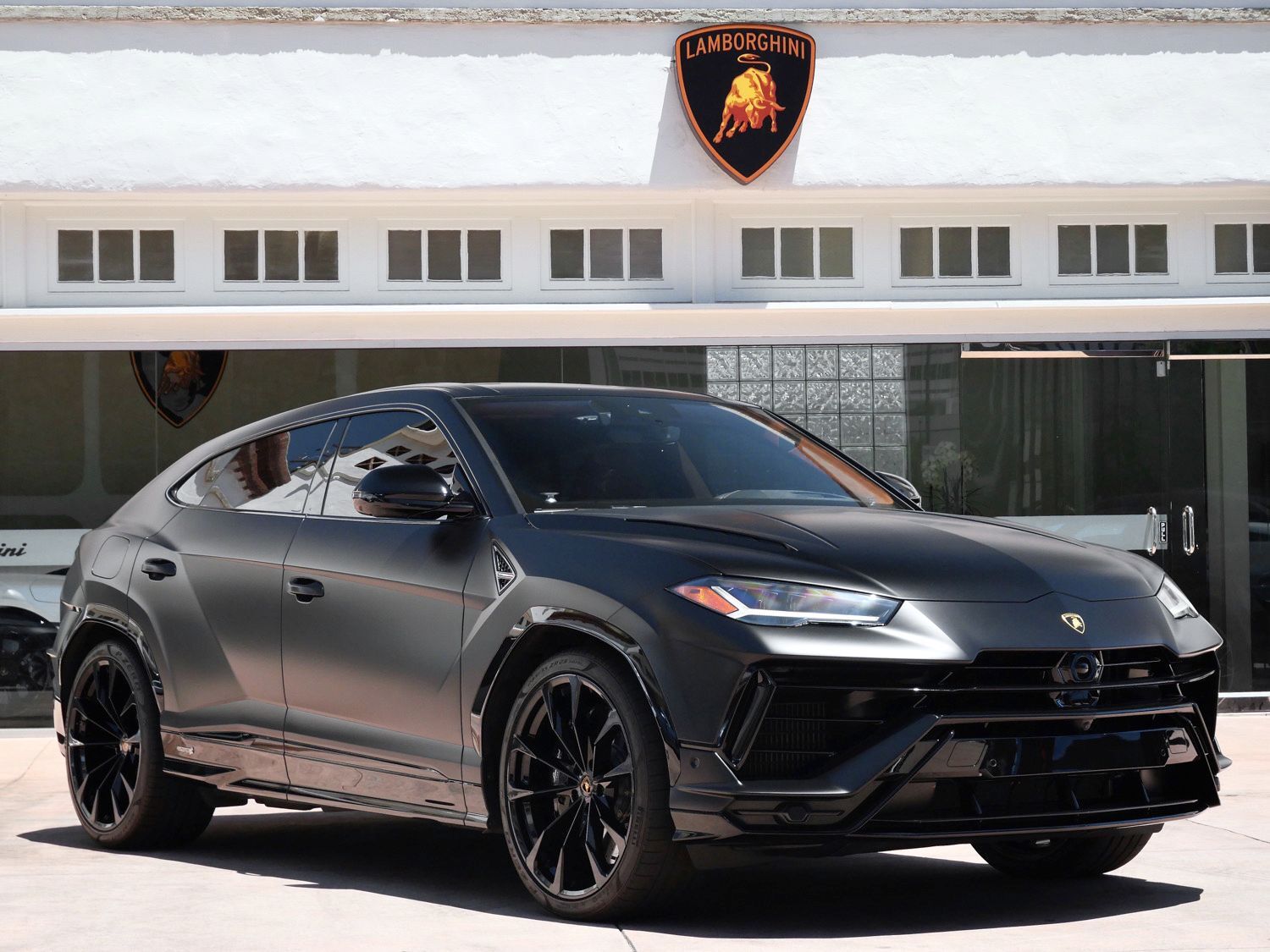 2023 LAMBORGHINI URUS
