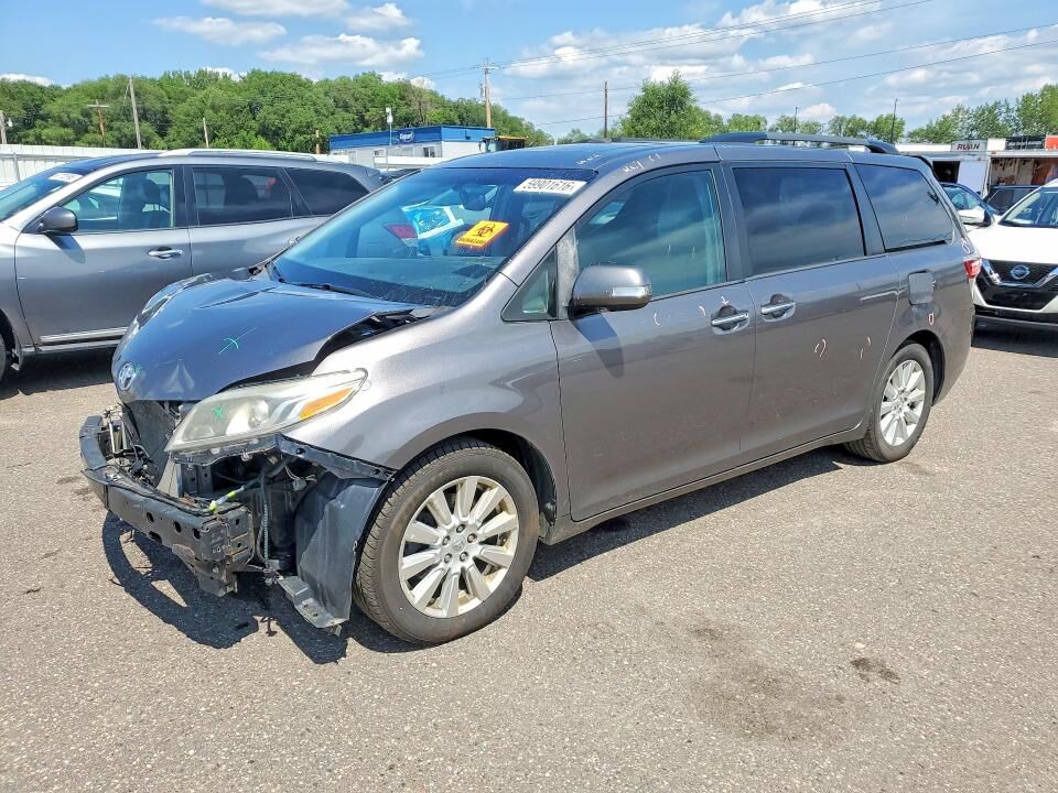 2017 TOYOTA Sienna