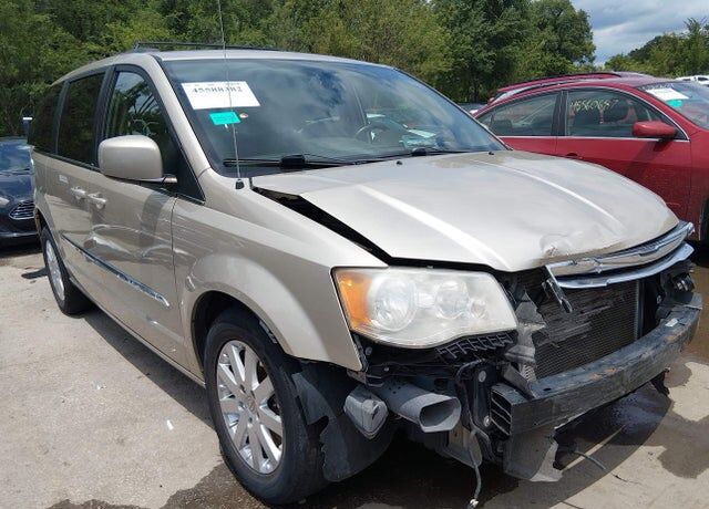 2014 CHRYSLER Town and Country
