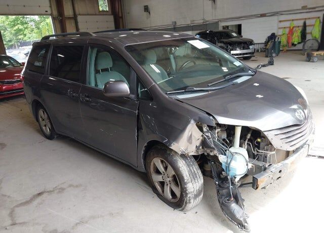 2015 TOYOTA Sienna
