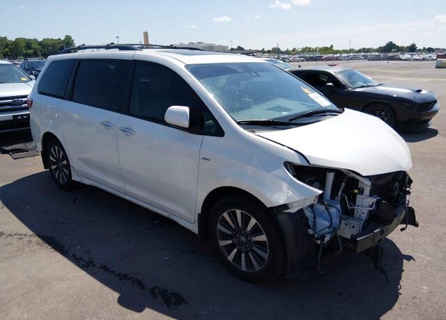 2018 TOYOTA Sienna