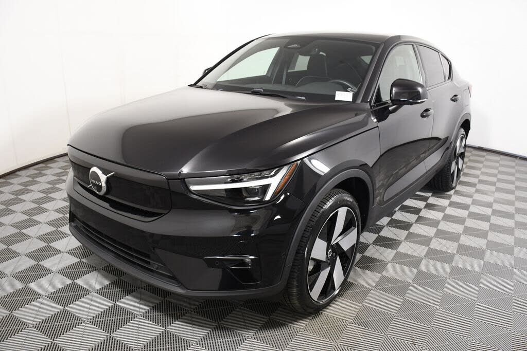 2024 VOLVO C40
