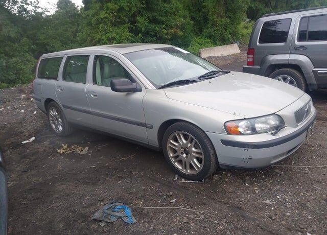 2001 VOLVO V70