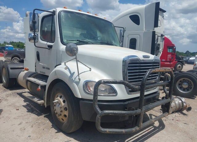 2015 FREIGHTLINER M2