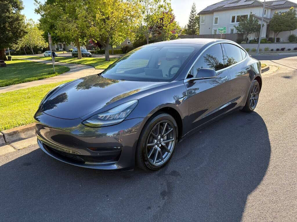 2018 TESLA Model 3