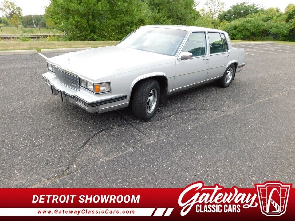 1985 CADILLAC Fleetwood