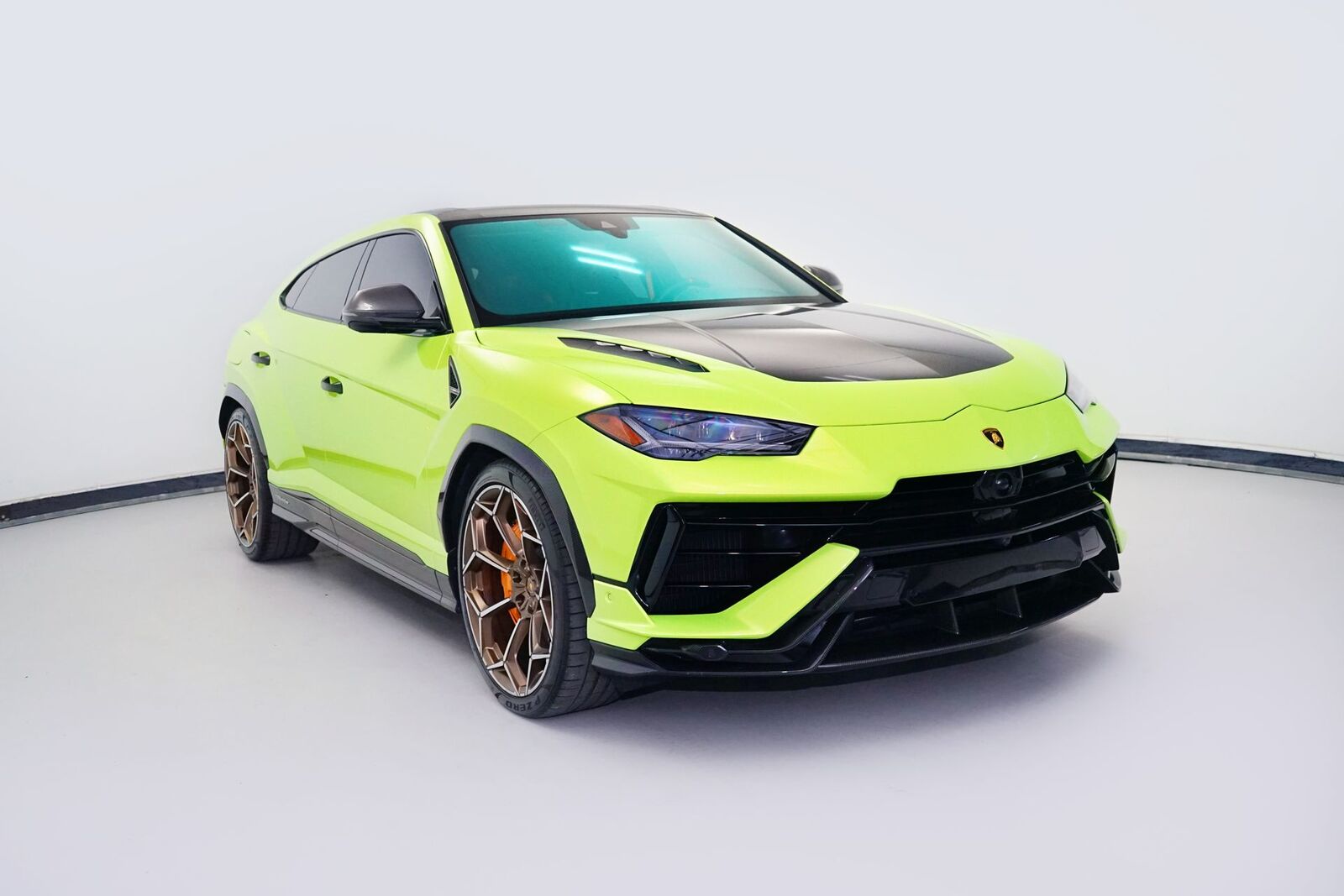 2024 LAMBORGHINI URUS