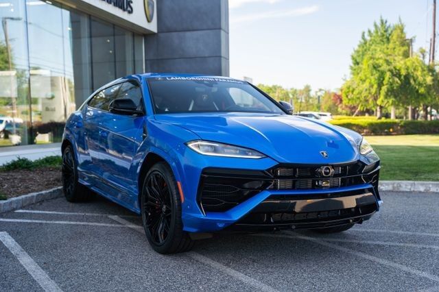 2026 LAMBORGHINI URUS