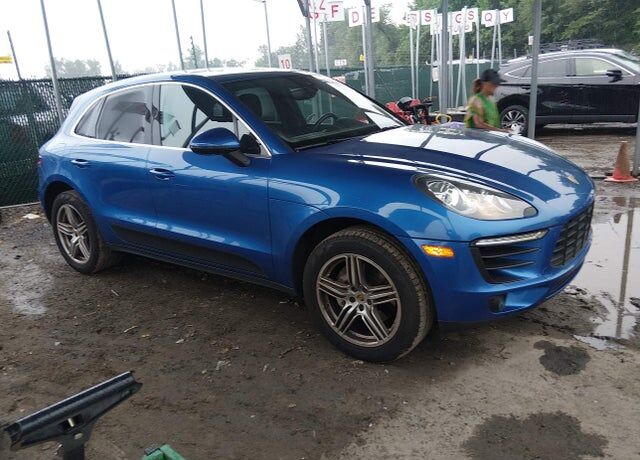 2017 PORSCHE Macan