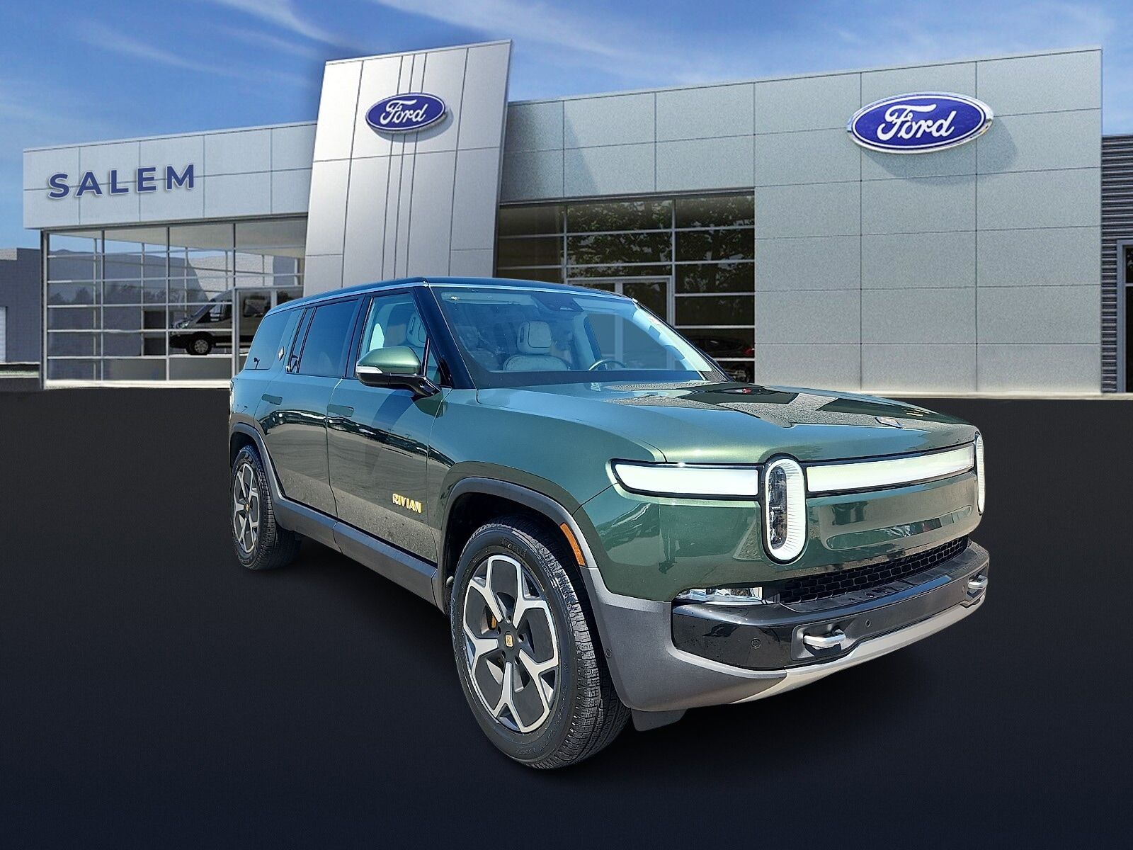 2024 RIVIAN R1S
