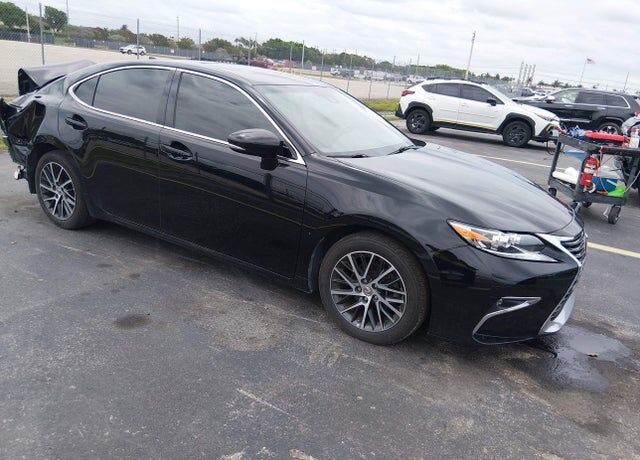 2018 LEXUS ES