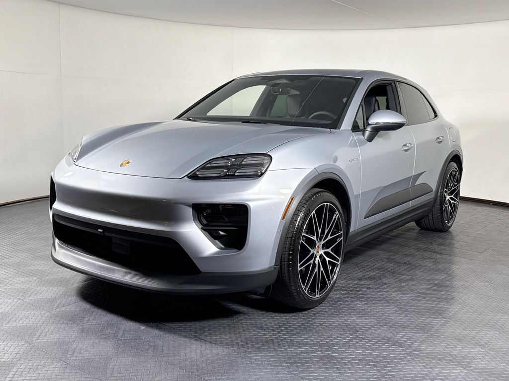 2026 PORSCHE Macan