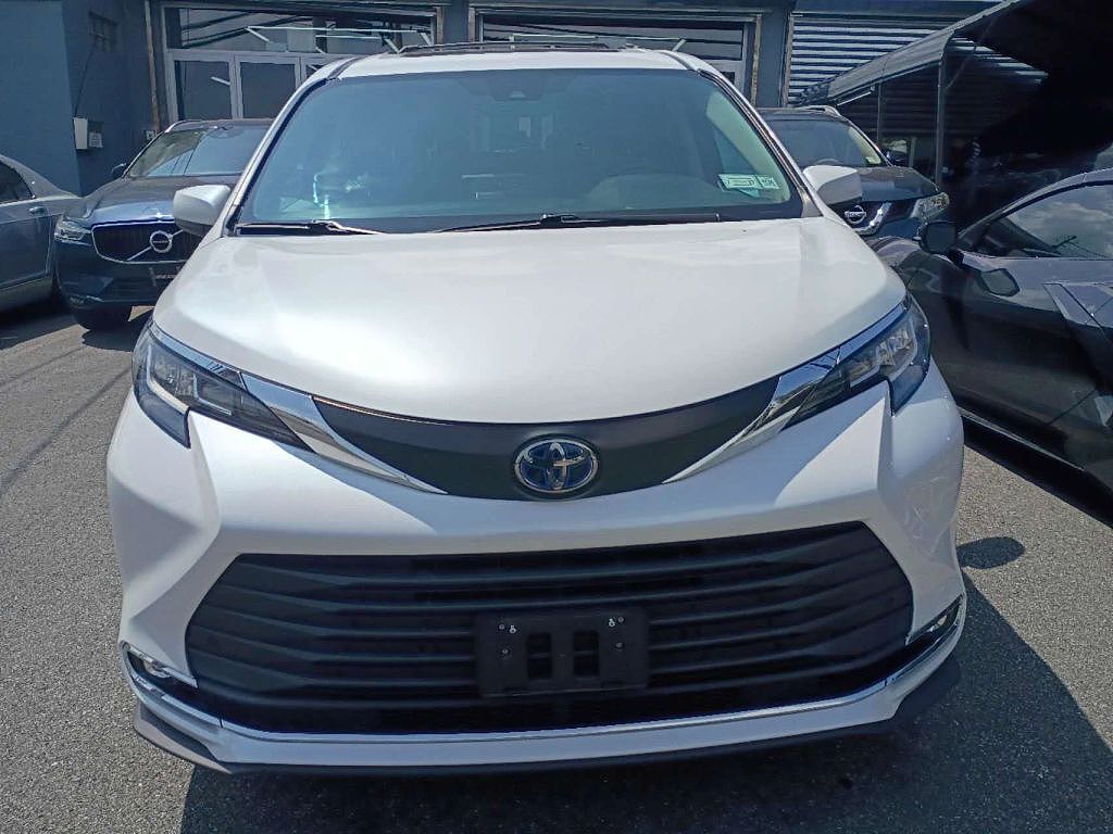 2022 TOYOTA Sienna